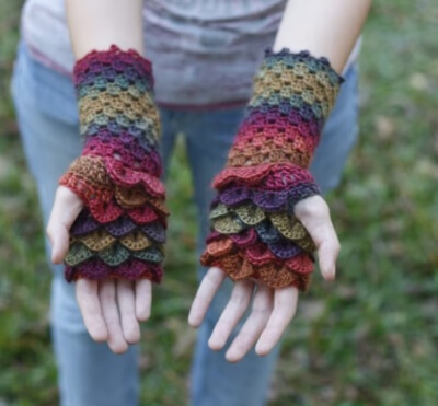 Dragon Gloves Crochet Pattern by PsychedelicDoilies
