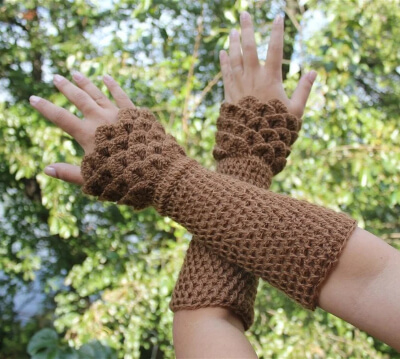 Dragon Scale Crochet Gloves Pattern by Bonitapatterns
