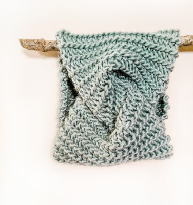Twisted Cowl Garter Stitch Crochet Pattern by NomadStitches