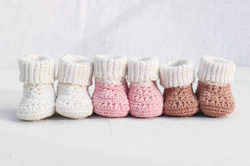 Crochet Baby Booties Pattern by Make & Do Crew