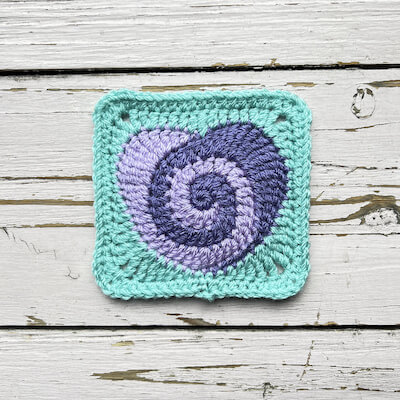 Crochet Swirly Heart Square Pattern by Atty*s