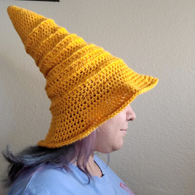 Crochet Wizard Hat Pattern by TheRainbowLazuli
