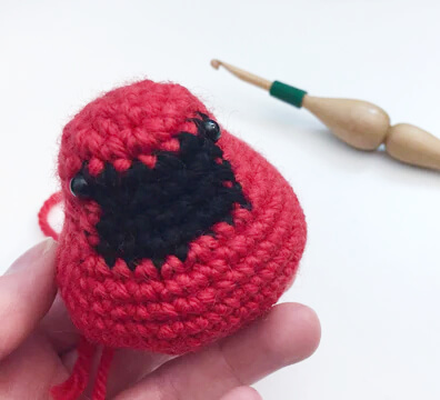 Free Crochet Cardinal Pattern by Farls Crochet