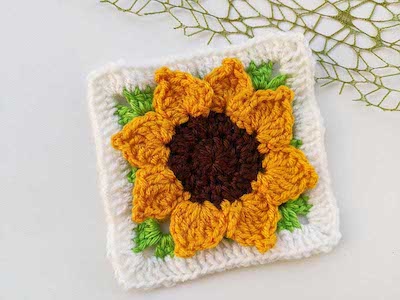 Free Sunflower Granny Square Crochet Pattern by Crochet Bits