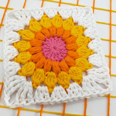 Sunburst Granny Square Crochet Pattern by Paula In The Cloud