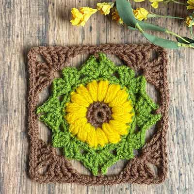 Sunflower Granny Square Free Crochet Pattern by Nana’s Crafty Home