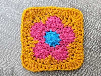 Crochet Daisy Flower Granny Square Pattern by Crochet Bits