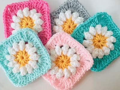 Crochet Daisy Granny Square Pattern by Lullaby Lodge