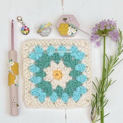 Daisy Granny Square Crochet Pattern by Sew Happy Creative