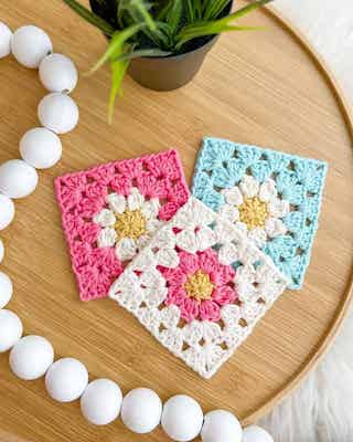 Free Crochet Daisy Granny Square Pattern by Daisy Cottage Designs