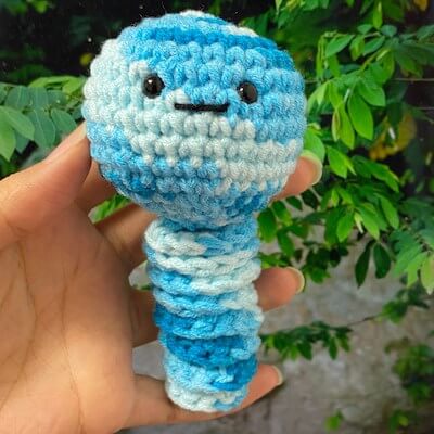 Crochet Worry Worm Pattern by Sweet DIY House