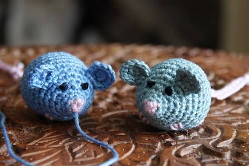 Mouse Cat Teaser Toy Crochet Pattern by Home Of Yarns