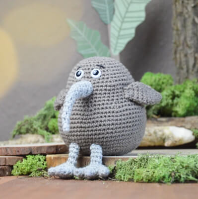 Easy Crochet Kiwi Bird Pattern by Lumpilove