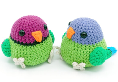 Plum-headed Parakeet Amigurumi Pattern by MevvSan