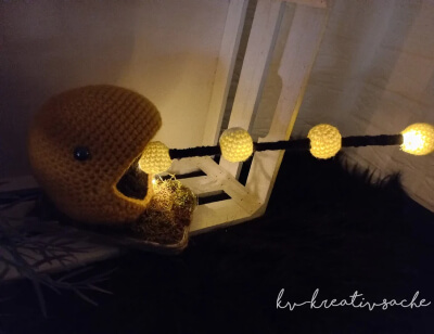 Pacman Inspired Night Lamp Crochet Pattern by KvKreativache